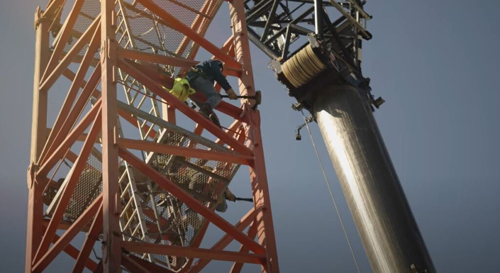 Tower Crane at 609 W Randolph